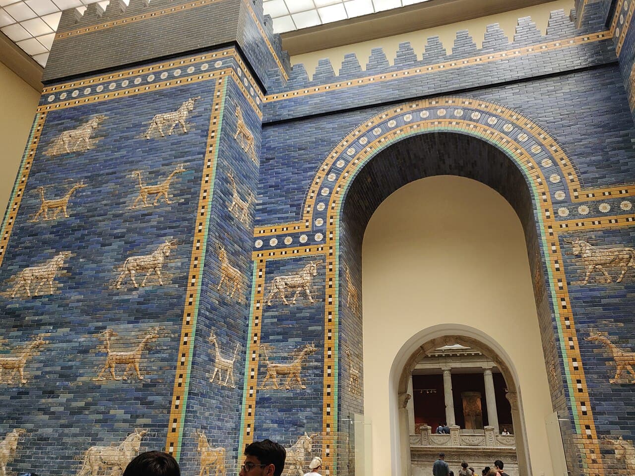 Porta di Ishtar ricostruita — Pergamon Museum, Berlino